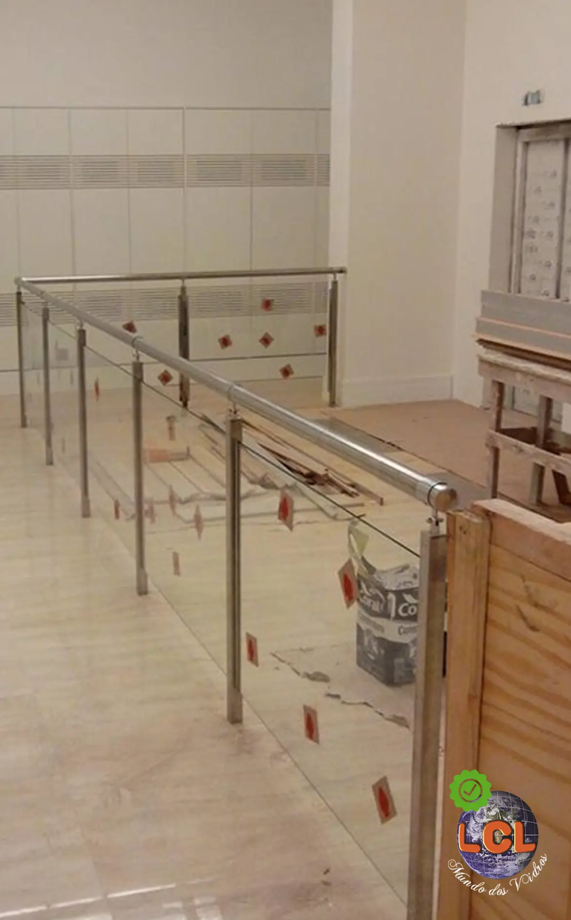 Guarda corpo de vidro e aluminio